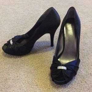 Nine West black pumps
